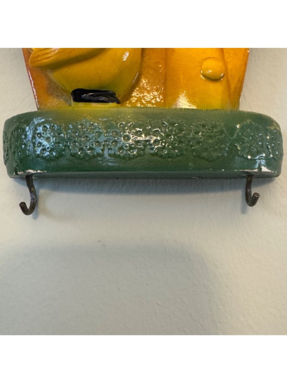 VTG Hand-Painted Wall Hook With Birdhouse Design Yellow Bird Green Base Red Roof - Picture 5 of 10